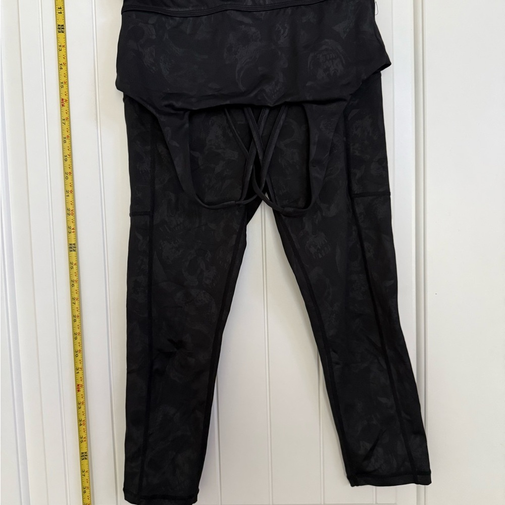 Constantly Varied Gear Shadow Skull Capri Leggings (s) with Matching Bra (m)